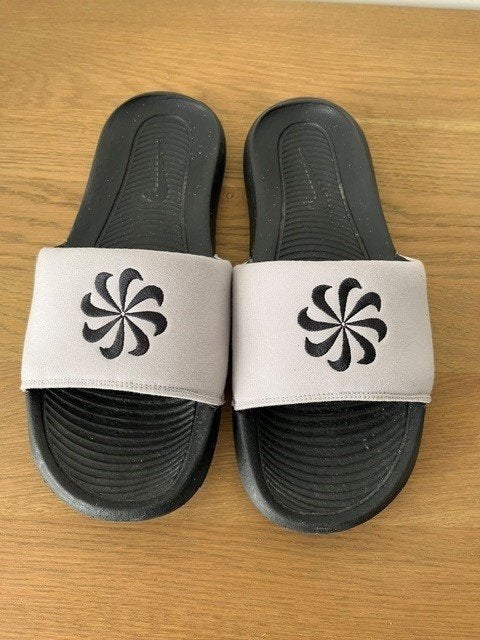 Tongs Nike  44, Vêtements | Hommes, Chaussures, Chaussons, Enlèvement ou Envoi, Autres couleurs, Nike