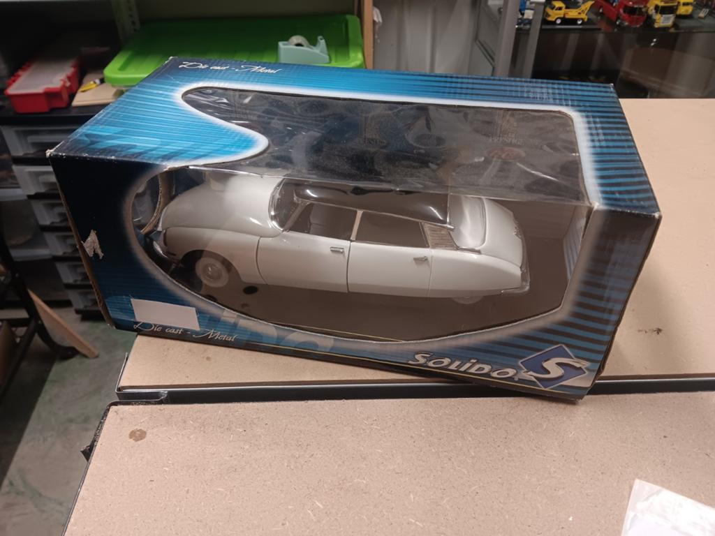 Citroen ds miniature 1/18, Enlèvement ou Envoi