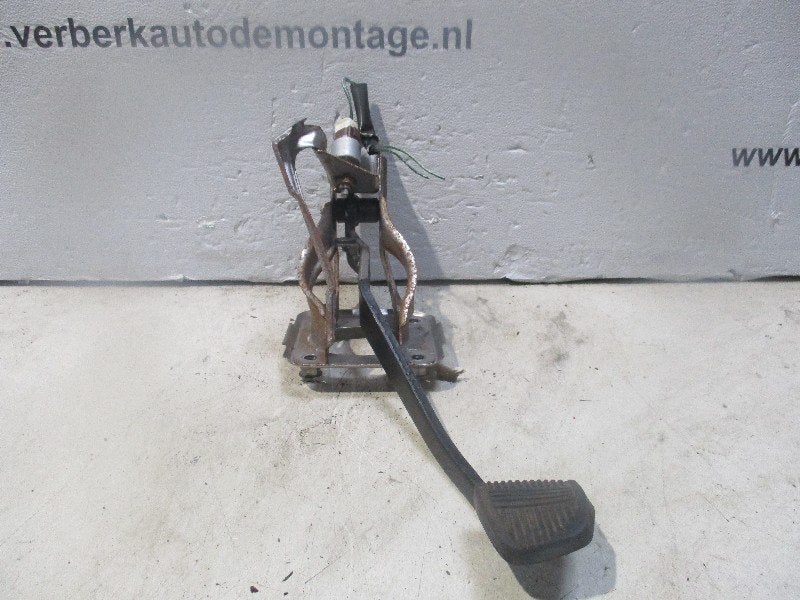 PEDALE DE FREIN Toyota Celica (T20) (01-1993/11-1999), Autos : Pièces & Accessoires, Habitacle & Garnissage, Kundenbetreuung@toyota.de