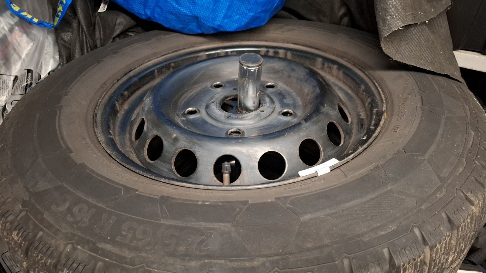 Roues et pneus camionnette ou camping car ford 235r16c, Ophalen, Band(en)