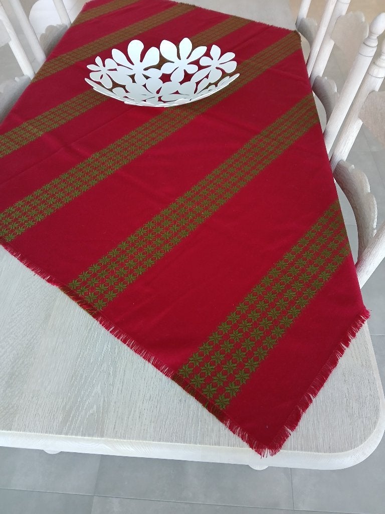 Tafelkleed, evt voor de komende feestdagen!, Huis en Inrichting, Franjes/kwastjes, Nieuw, Ophalen of Verzenden, Rood