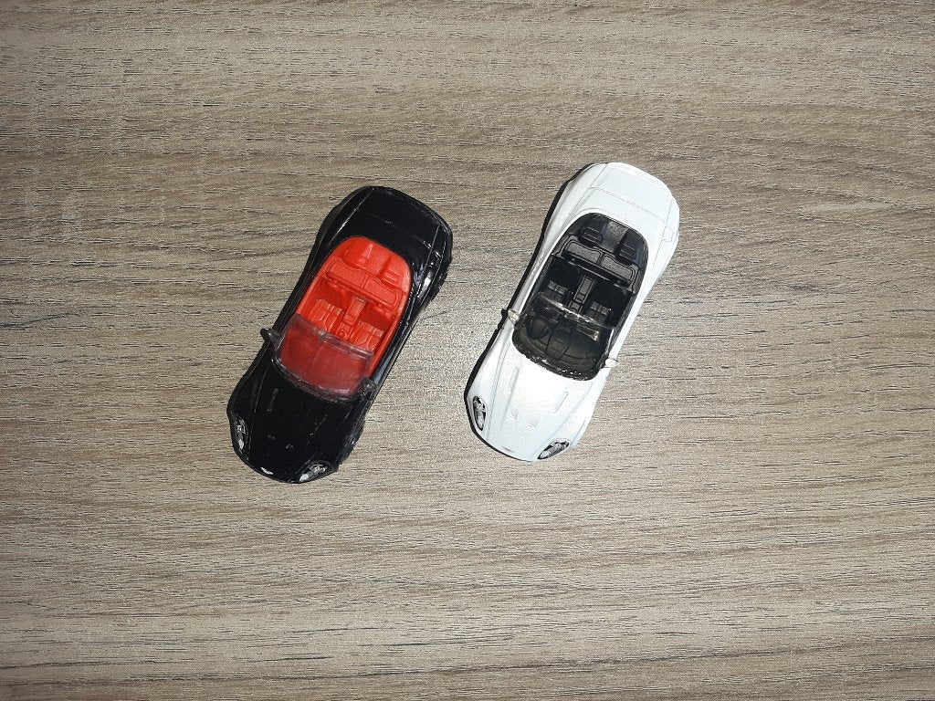 2x Matchbox Aston Martin DBS Volante 2011, Hobby & Loisirs créatifs, Enlèvement ou Envoi, Utilisé, Voiture
