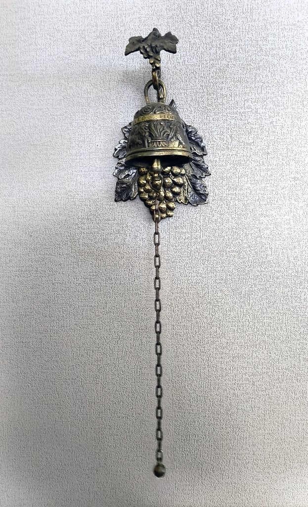 Antieke sierlijke wandbel met ketting, Ophalen