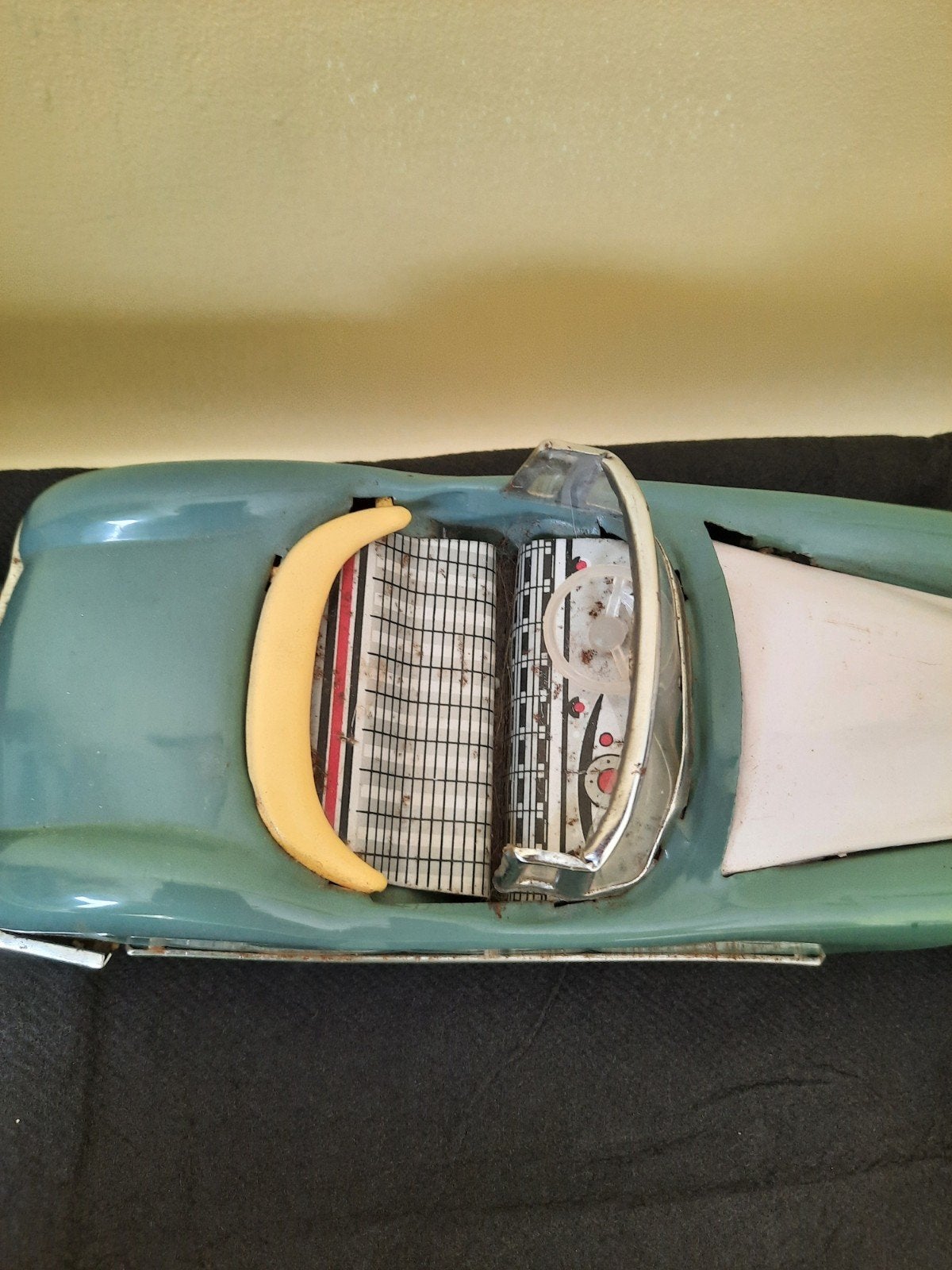 Zeer oude blikken auto de jaren 50, Enlèvement