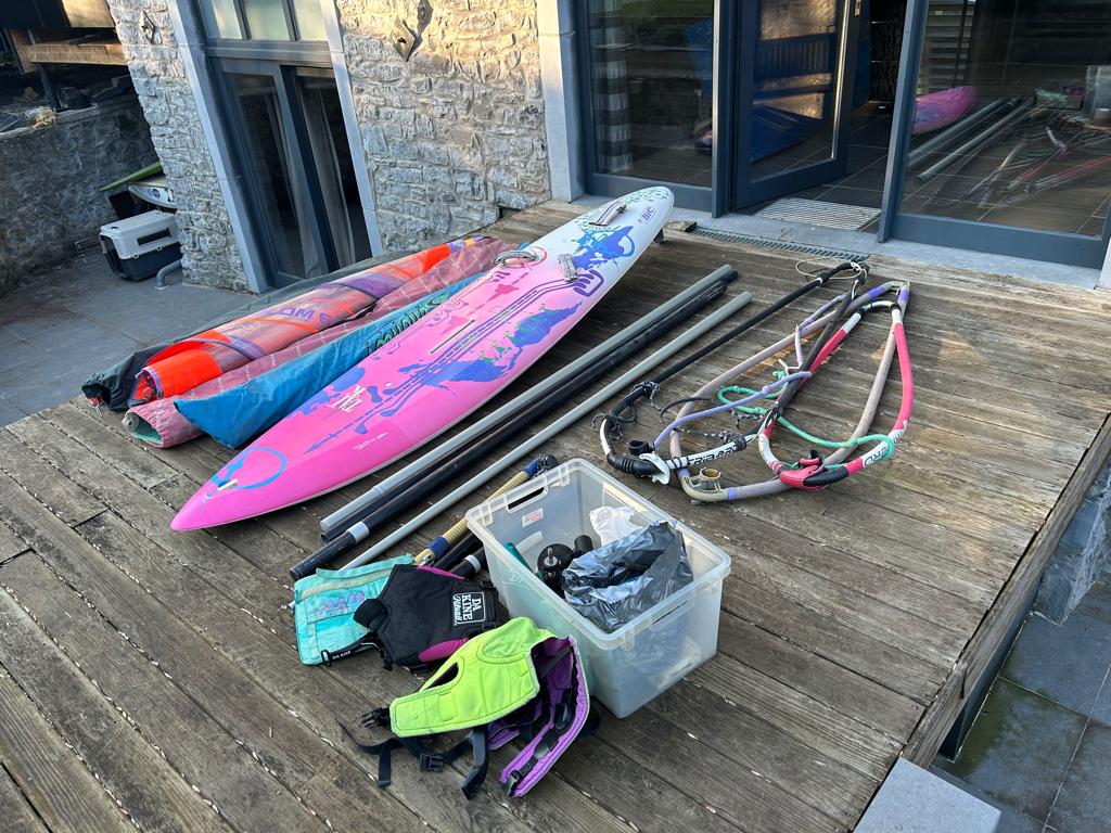 Planche à voile complète, Sports nautiques & Bateaux, Planche à voile, Utilisé, Ensemble complet, 250 à 300 cm, Avec aileron(s)