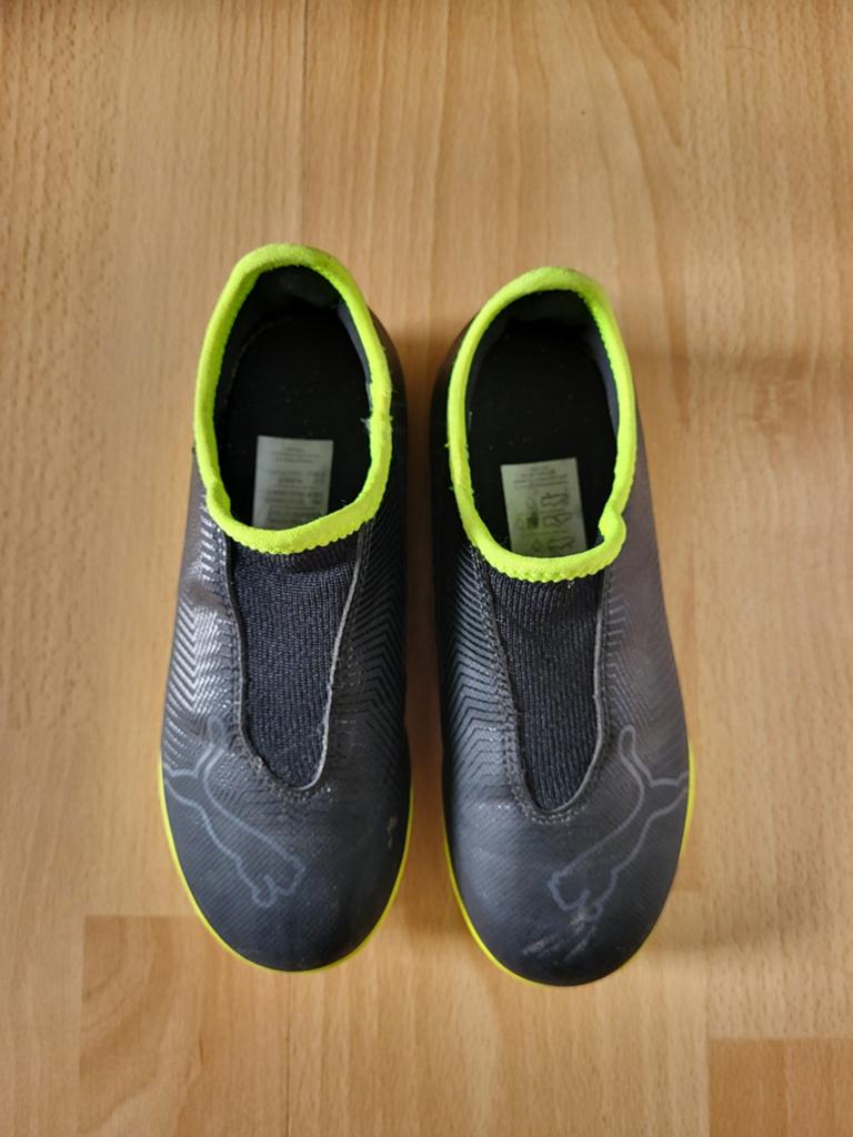 Kid's football shoes, Kinderen en Baby's, Kinderkleding | Schoenen en Sokken, Ophalen