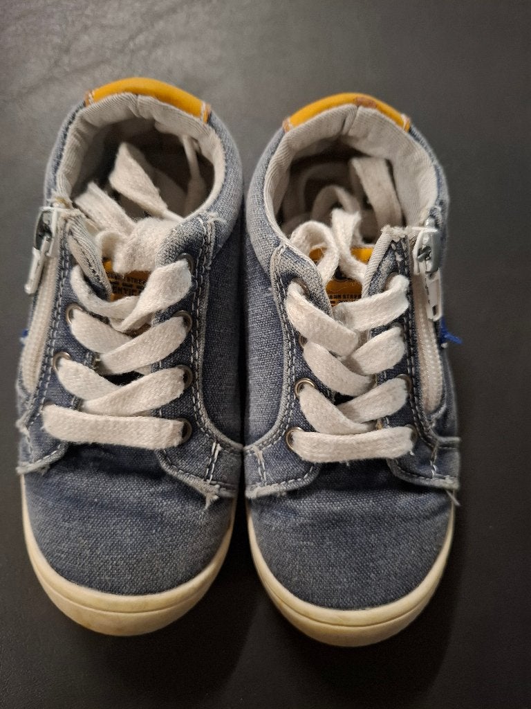 Kinderschoenen 2,5 jaar/ maat 24, Kinderen en Baby's, Kinderkleding | Schoenen en Sokken, Gebruikt, Charlie & Friends, Schoenen