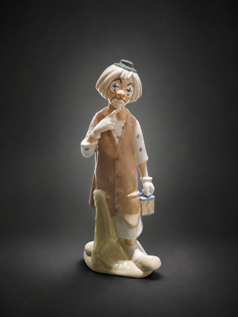 Clown en porcelaine émaillée peinte à la main., Enlèvement