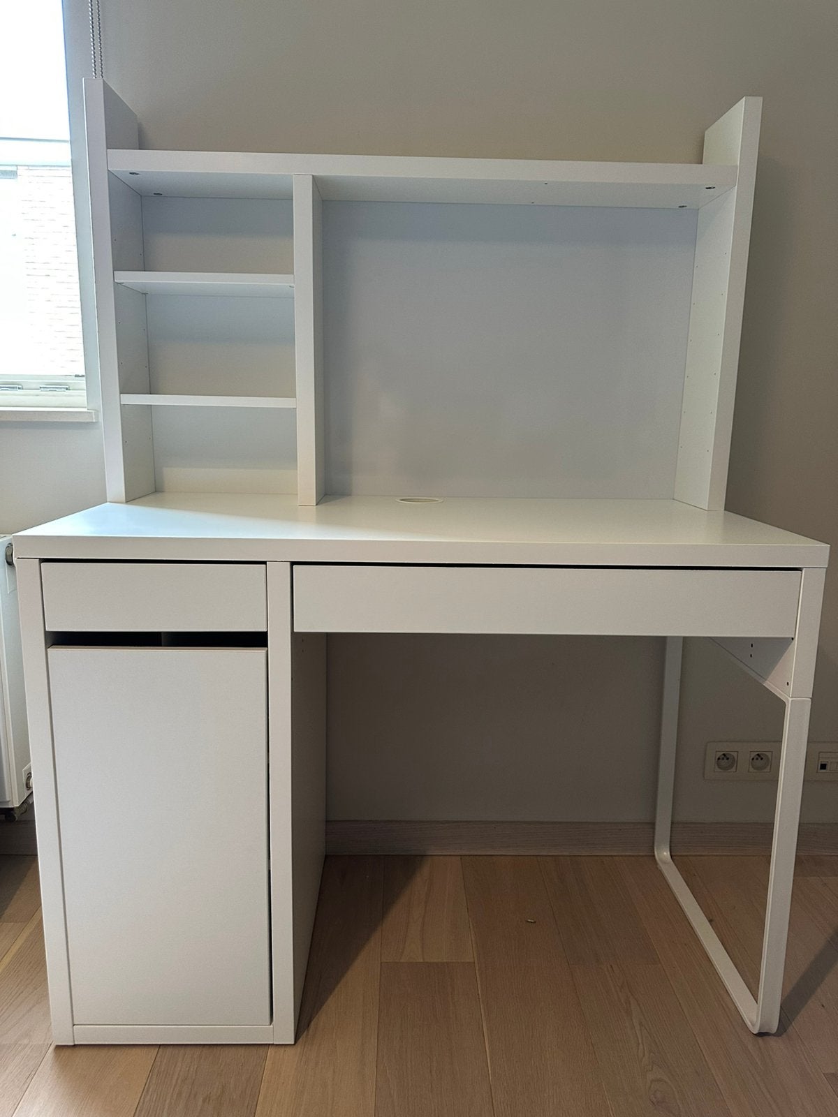 Bureau Micke Ikea, Huis en Inrichting, Bureaus, Ophalen, Opzetstuk, Zo goed als nieuw, IKEA