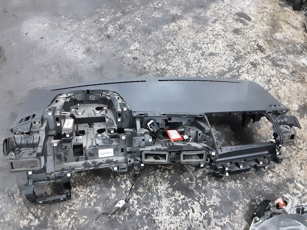 DASHBOARD Peugeot Partner (EA / / EF / EN / EU) (01-2018/-), Gebruikt, Mevr. I. Hauben, Rue de l'Espoir 34 34
4030  GRIVEGNÉE, BE