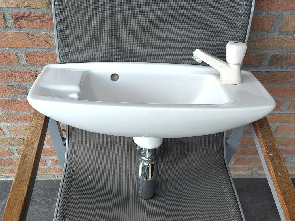 Lavabo + kraan, Doe-het-zelf en Bouw, Sanitair, Ophalen, Gebruikt, Toilet