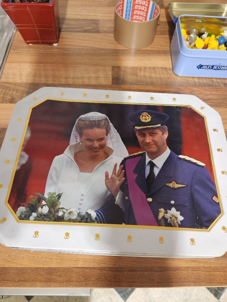 Blikken doos koning en koningin huwelijk, Enlèvement ou Envoi