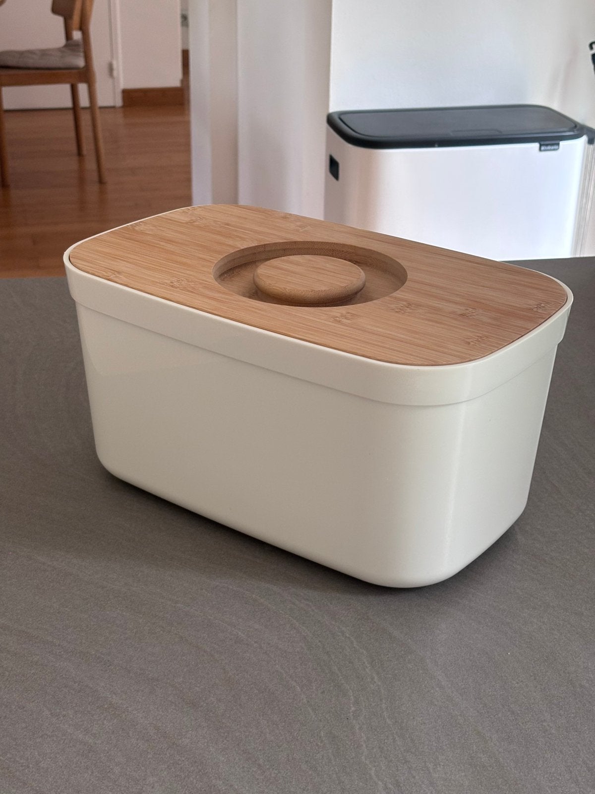 Boîte à pain Joseph Joseph avec planche, Huis en Inrichting, Keuken | Keukenbenodigdheden, Broodtrommel, Ophalen, Zo goed als nieuw