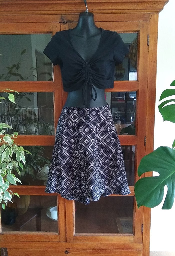 Mer du Nord linnen rokje, mt 40B + gratis topje, Vêtements | Femmes, Robes, Porté, Taille 38/40 (M), Noir, Longueur genou, Enlèvement ou Envoi