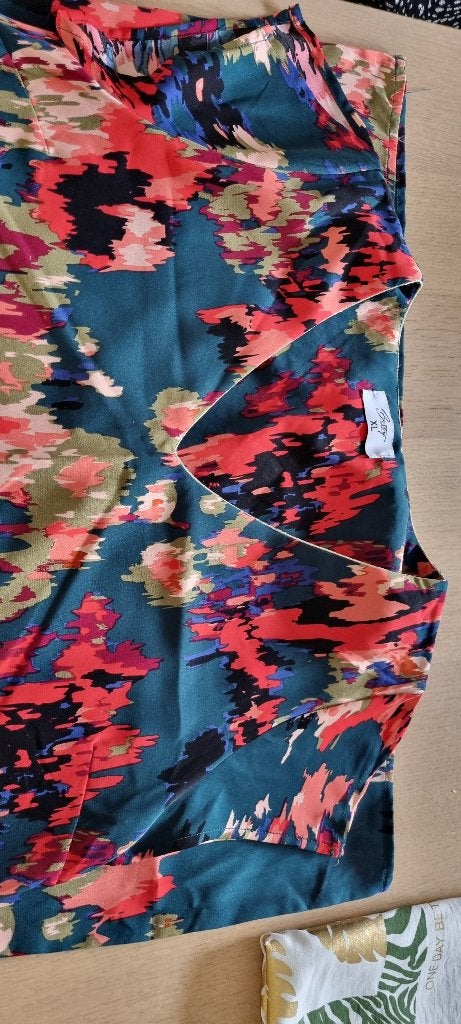 Robe et blouse, Taille 42/44 (L), Enlèvement ou Envoi, Betty london, Multicolore