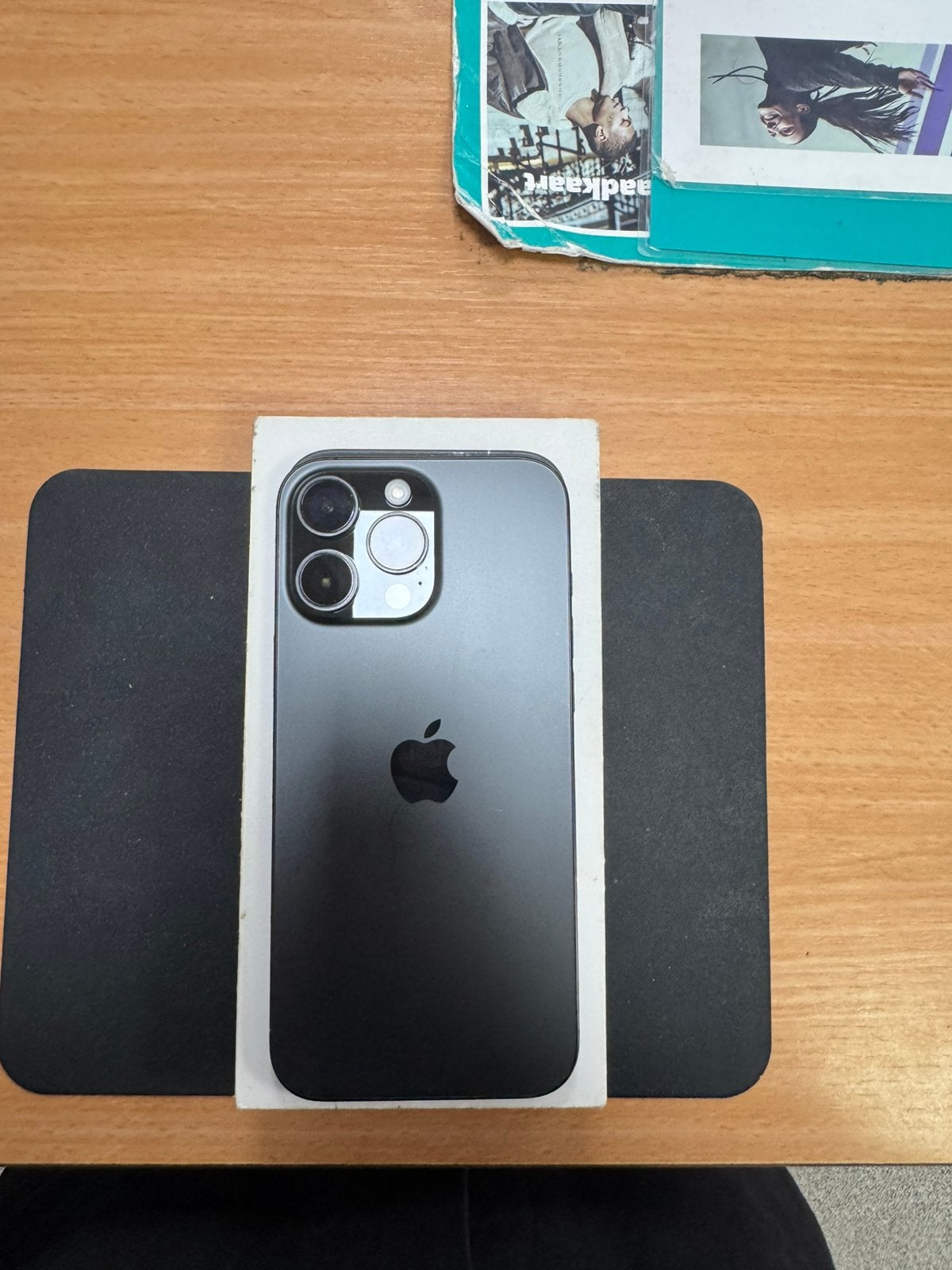 iPhone 16 Pro Max Black Titanium – 256GB + Arc Pulse Gold, Ophalen, Zo goed als nieuw, IPhone 16