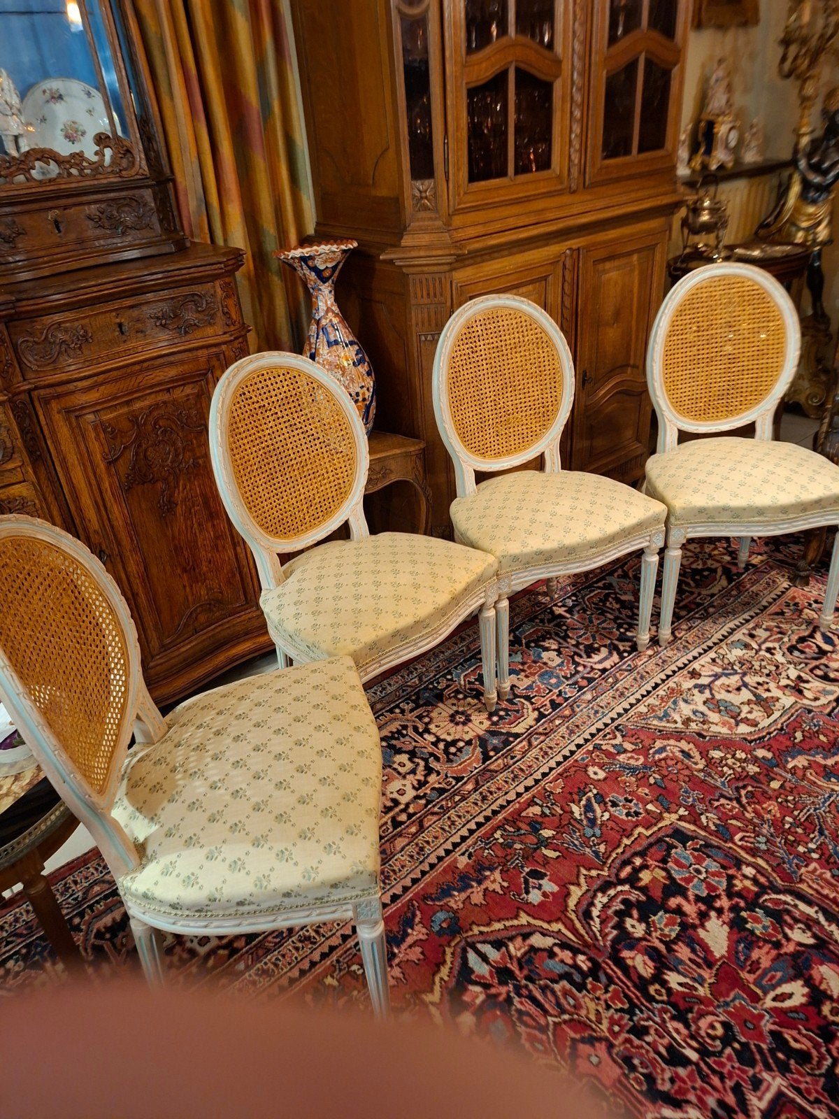 4+2 polychrome Louis XVI-stoelen, Ophalen