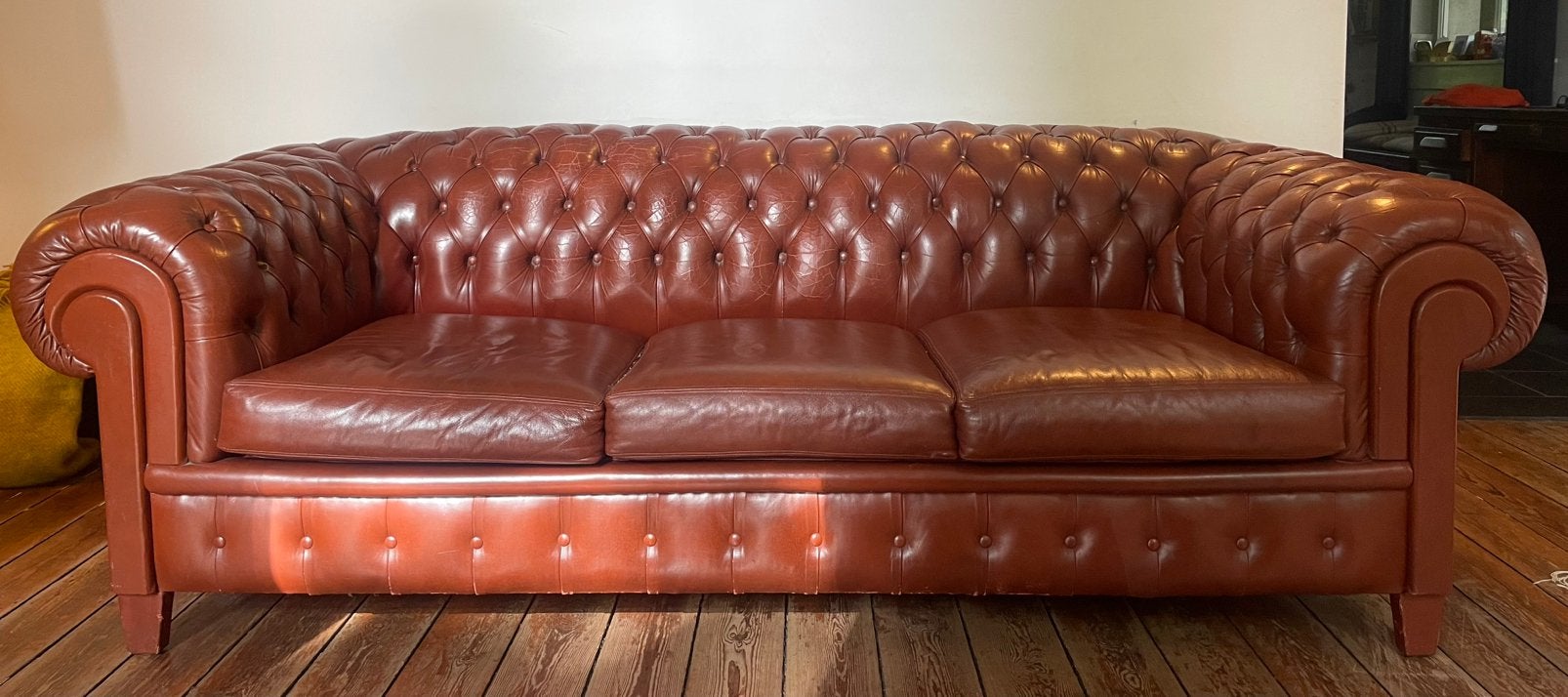 Prachtige vintage chesterfield in roestkleurig leder., Huis en Inrichting, Ophalen, Gebruikt, 100 tot 125 cm, Driepersoons