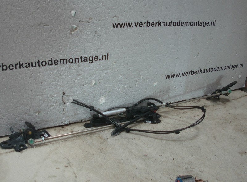 VERIN A GAZ CABRIOLET TOIT 960 I Estate (pn641-l518a90-ab), Info@volvocars.com, Volvo Car Germany GmbH, Siegburger Straße 229
50679  Köln, DE