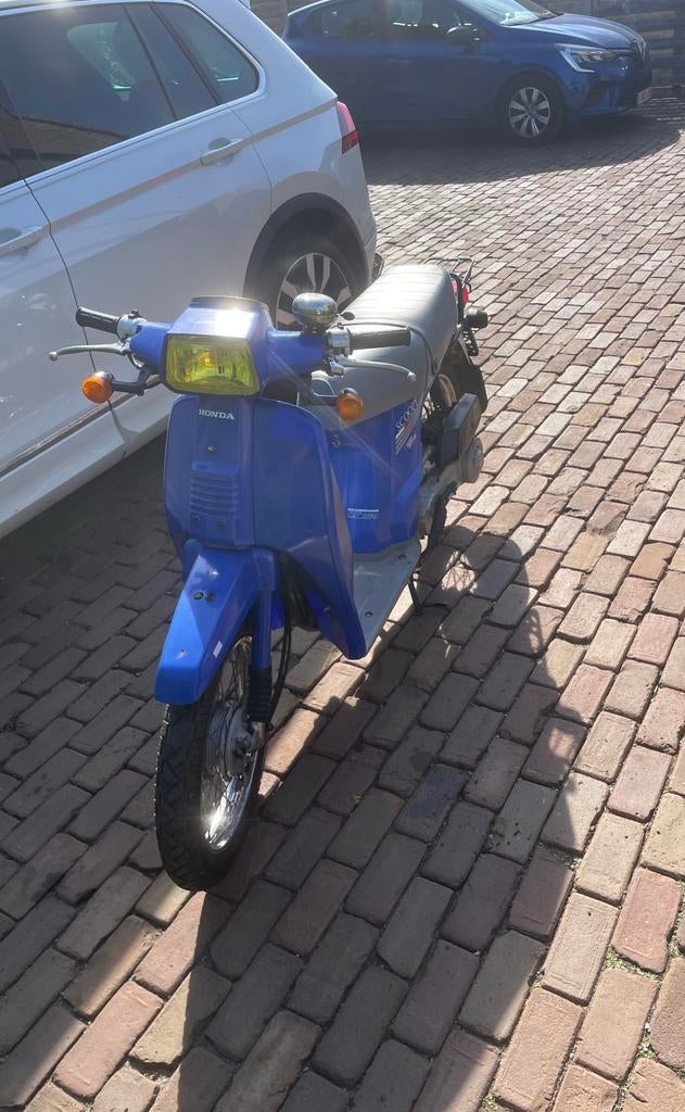 Honda scoopy, Fietsen en Brommers, Ophalen, Zo goed als nieuw, Honda