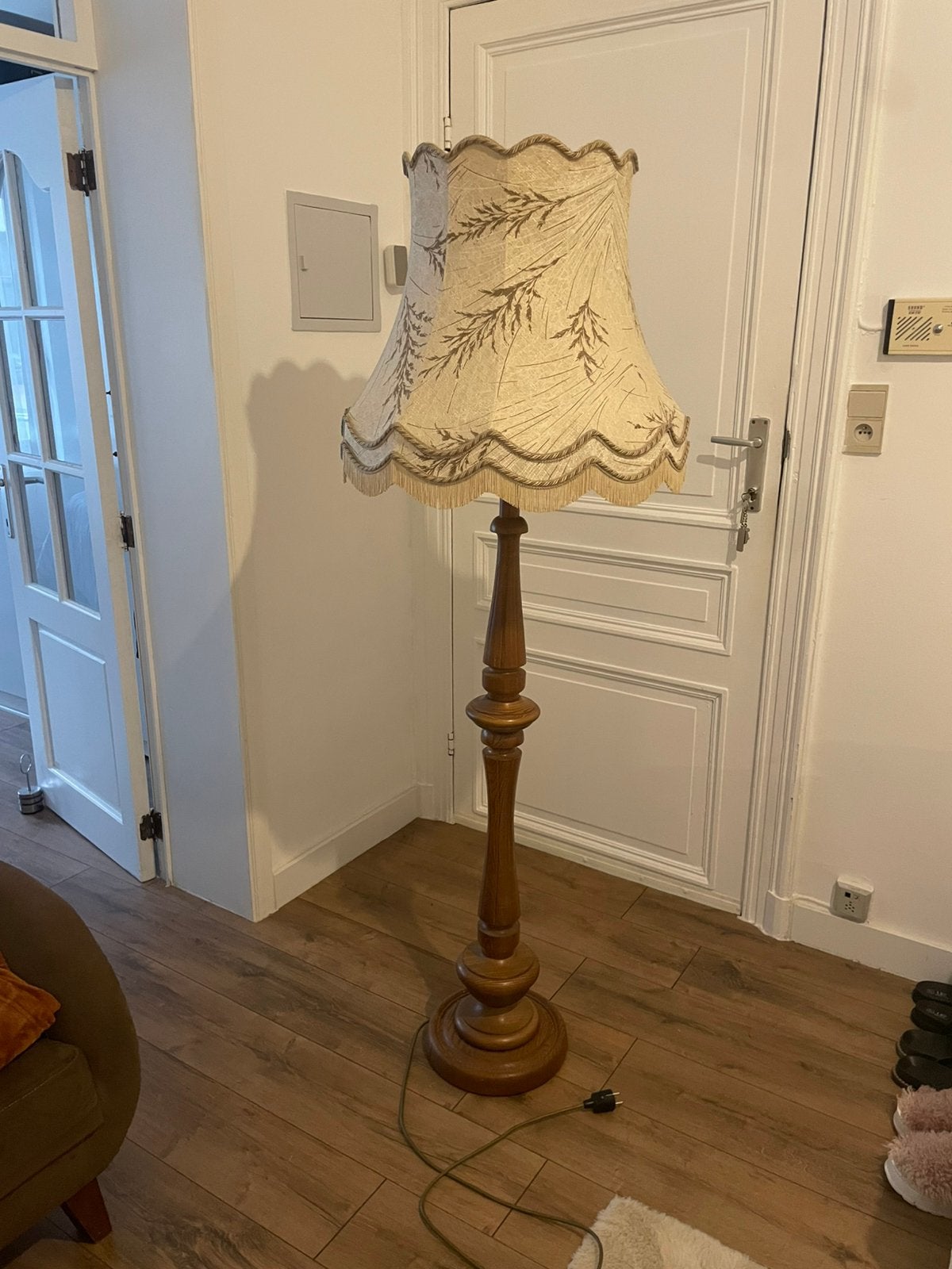 Vintage bruin-beige vloerlamp — Antieke stijl, Huis en Inrichting, Ophalen, Zo goed als nieuw, 150 tot 200 cm