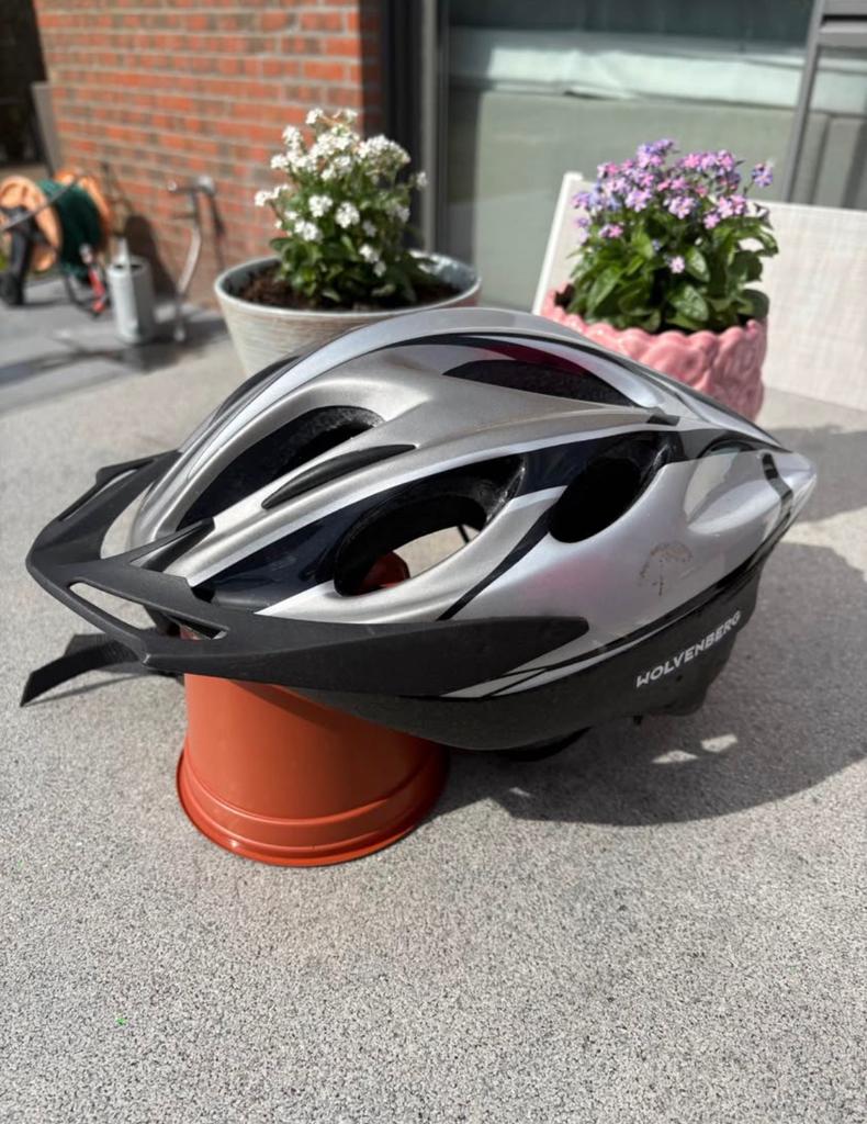 Helm, Fietsen en Brommers, Fietsaccessoires | Fietshelmen, Ophalen, Zo goed als nieuw