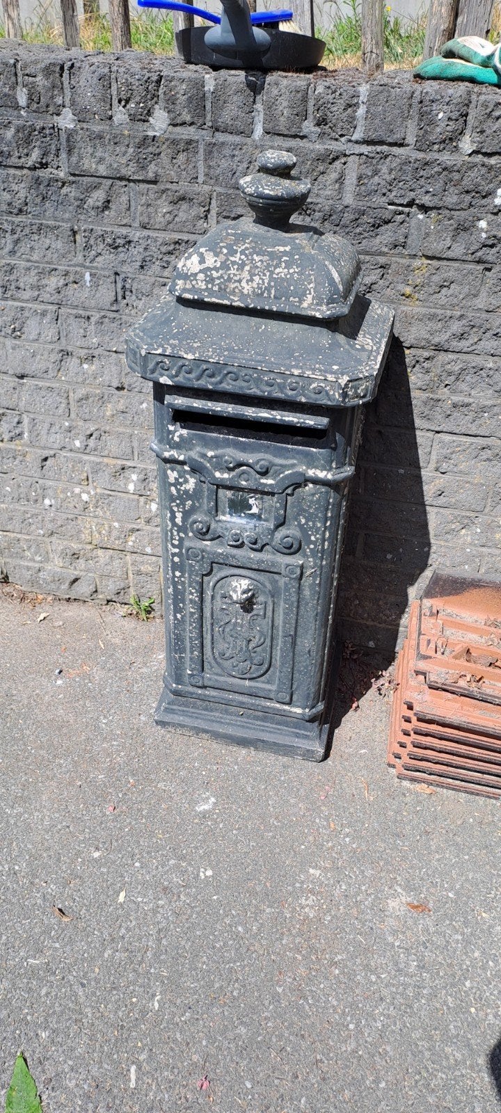 Brievenbus, barstoelen, Ophalen