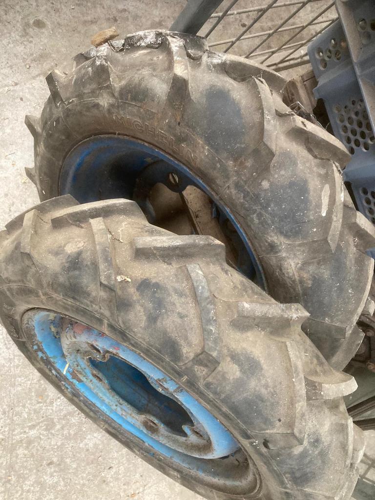 Trekker banden, Zakelijke goederen, Landbouw | Onderdelen | Banden, Velgen en Assen, Ophalen