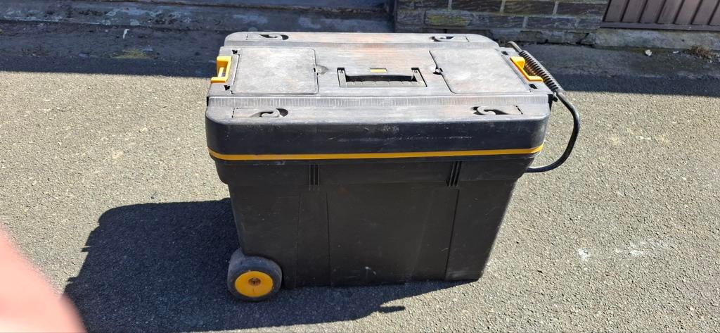 Dewalt mobiele gereedschapkoffer, Ophalen