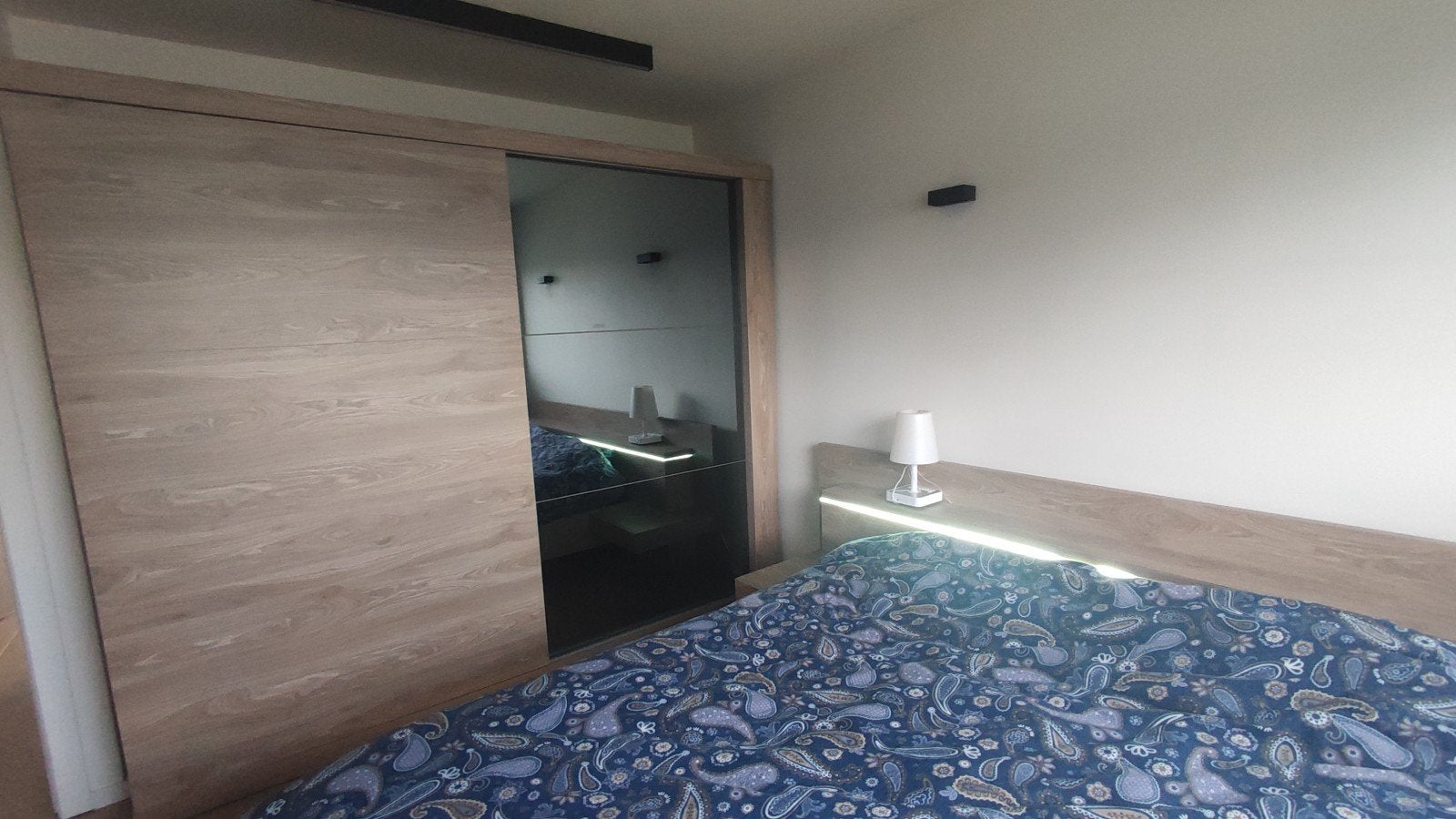 Kleerkast, Huis en Inrichting, Slaapkamer | Complete slaapkamers, Ophalen, Zo goed als nieuw