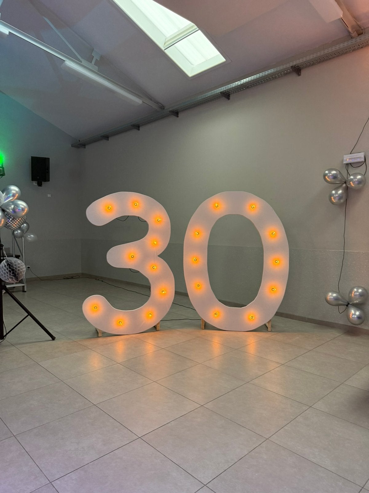30 jarige versiering, houten cijfers, Ophalen, Zo goed als nieuw, Versiering