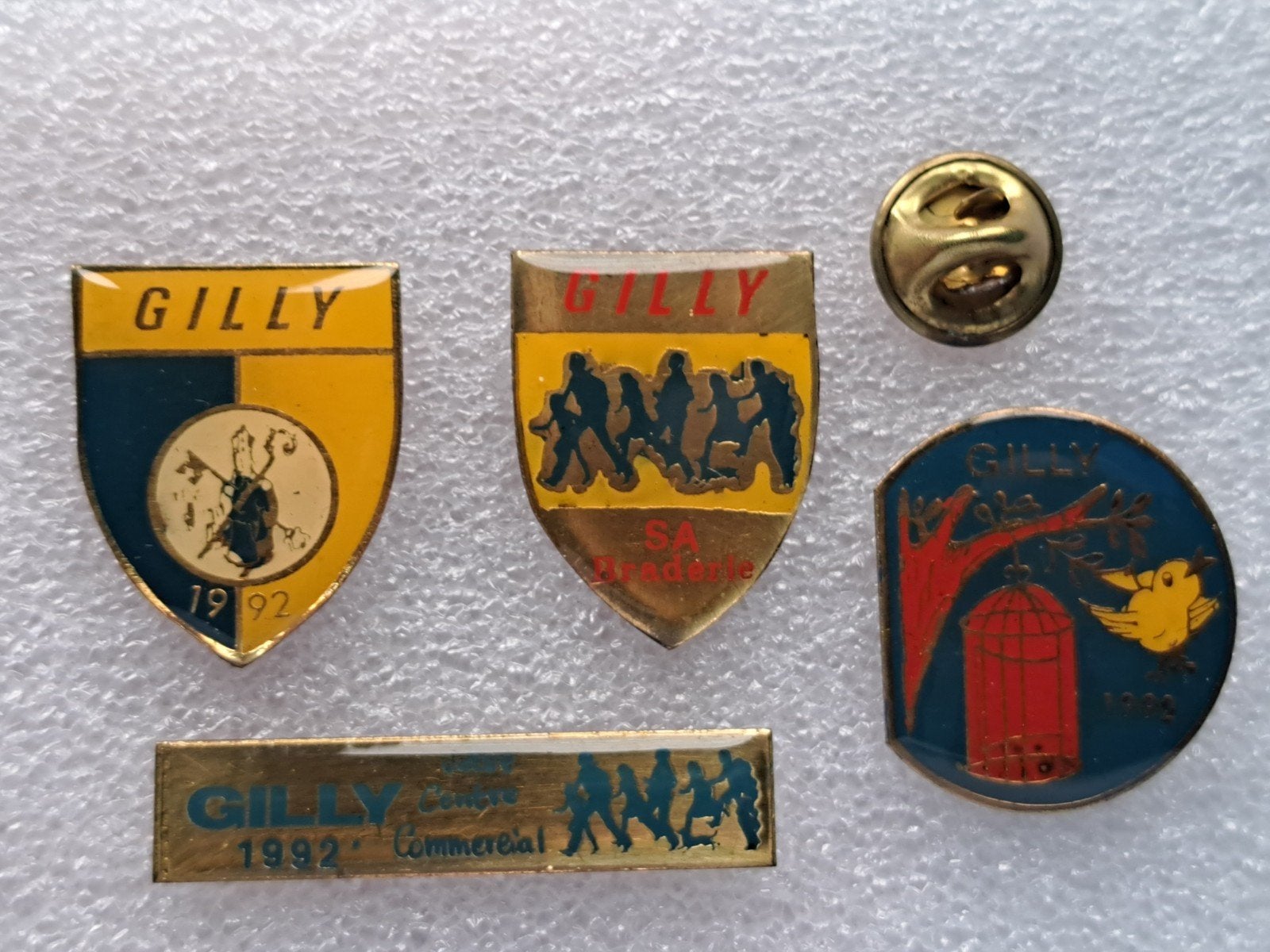 Gilly met 4 pinnen, Ophalen