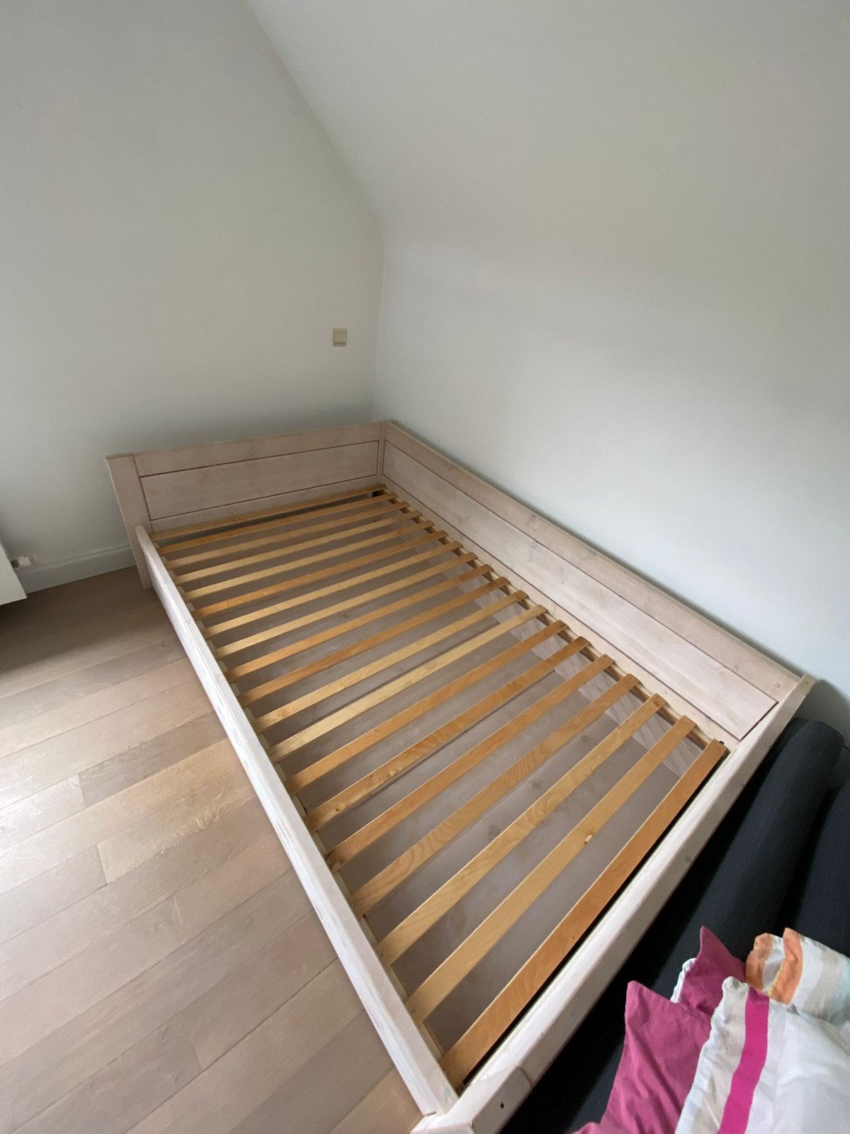 Bed 120x200, Ophalen, Zo goed als nieuw, Hout