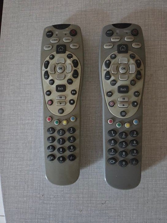 2 x Telenet afstandsbediening, Ophalen of Verzenden, Zo goed als nieuw, Origineel, Tv