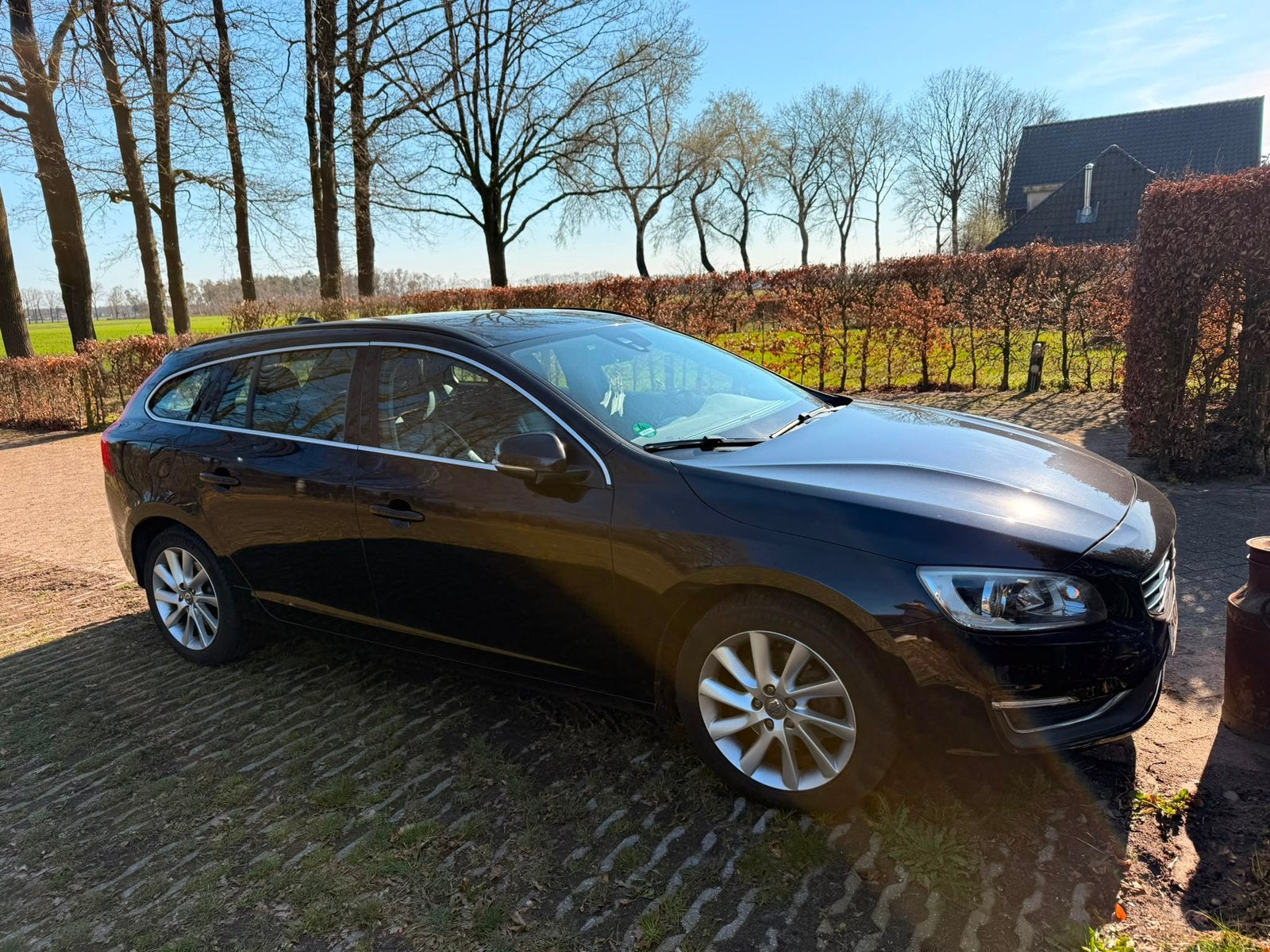 Volvo V60 D3 2.0 turbo diesel 2014, 100 kW, Zwart, 1984 cc, Zwart