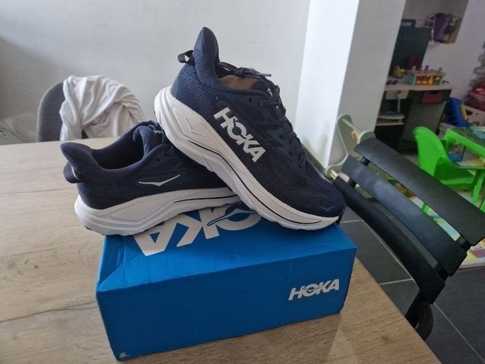 Hoka challenger 8 taille 44, Kleding | Heren, Schoenen, Ophalen of Verzenden
