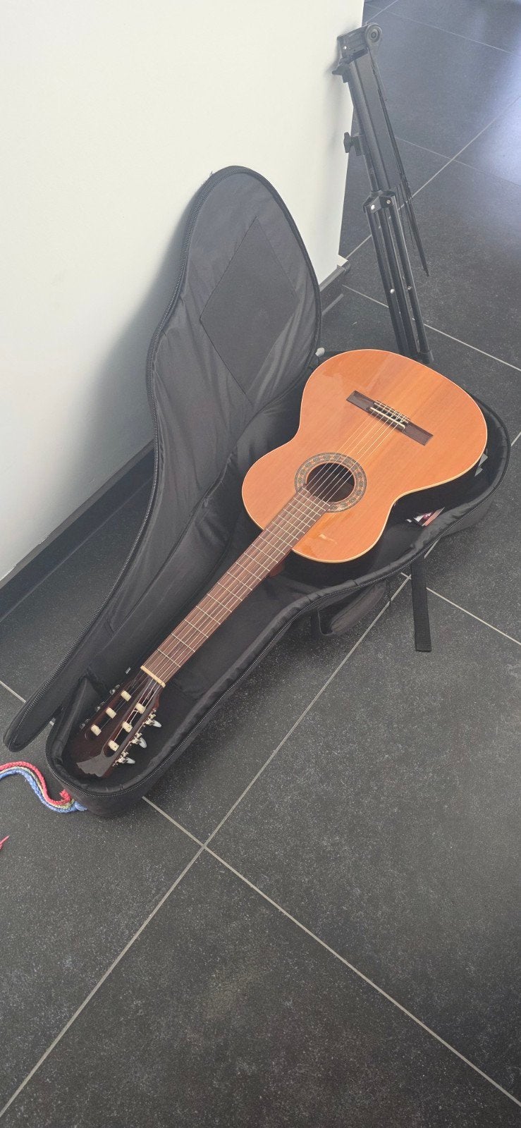 Gitaar Almansa, Ophalen, Zo goed als nieuw, Klassieke of Spaanse gitaar, Met koffer