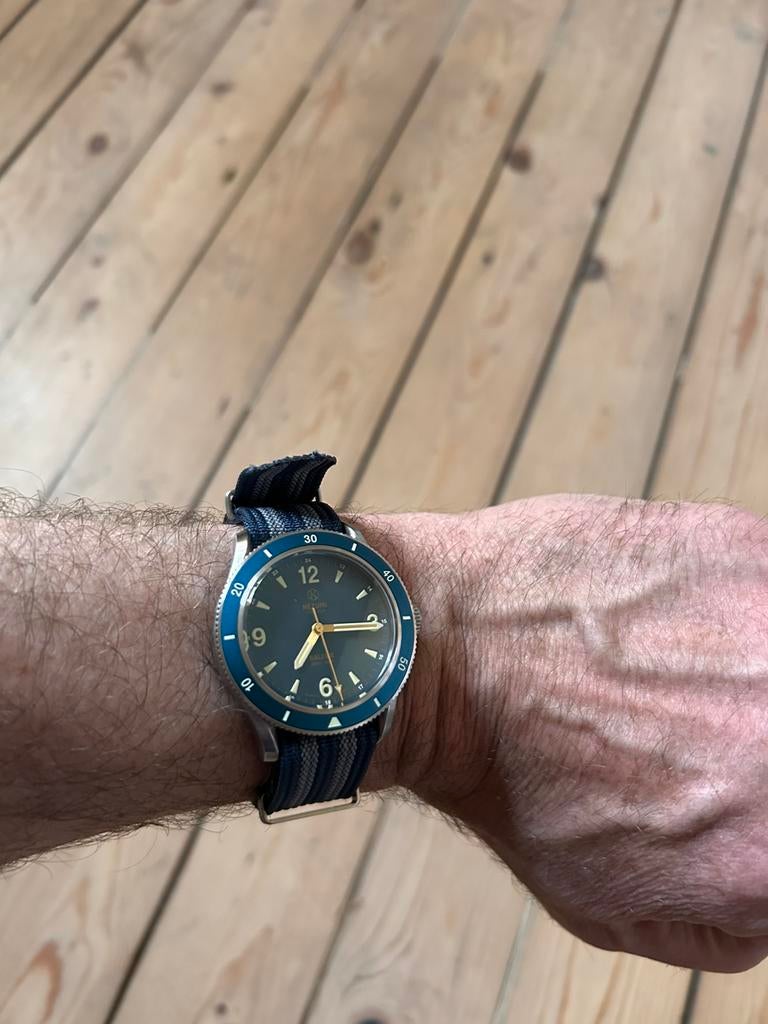 Montre automatique Baleine de chez Nezumi, Enlèvement ou Envoi, Comme neuf