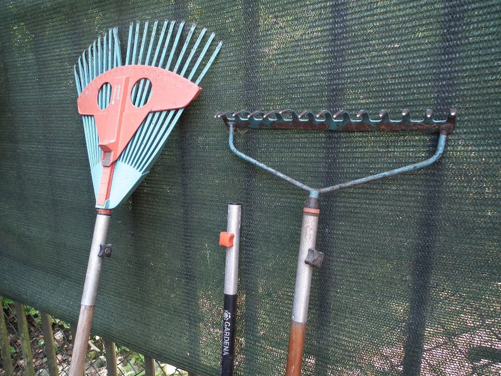 2 outils de jardin (Gardena) râteau à feuilles & râteau., Jardin & Terrasse, Enlèvement, Utilisé, Râteau, Gardena
