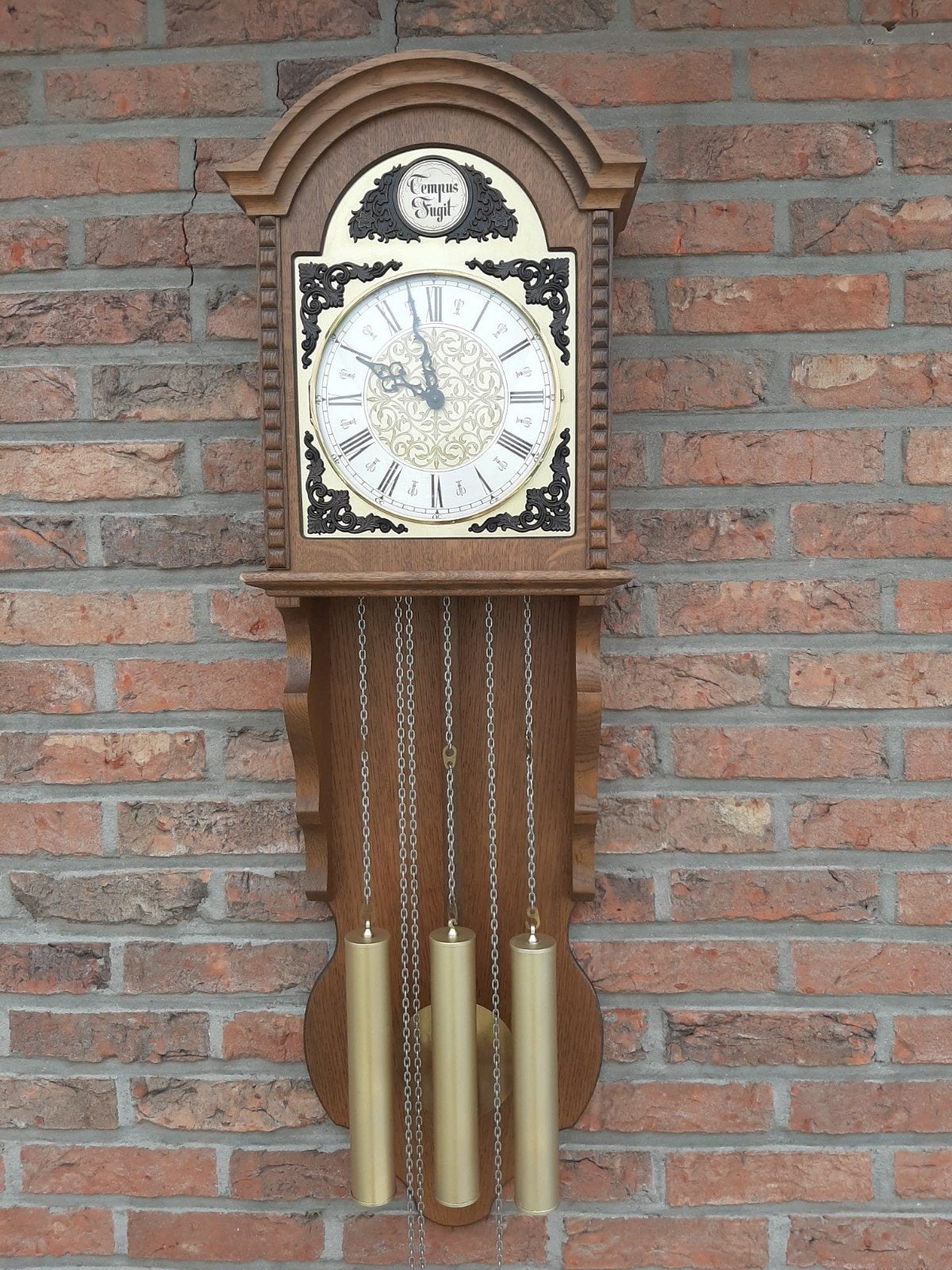 Wandklok met slinger, Ophalen