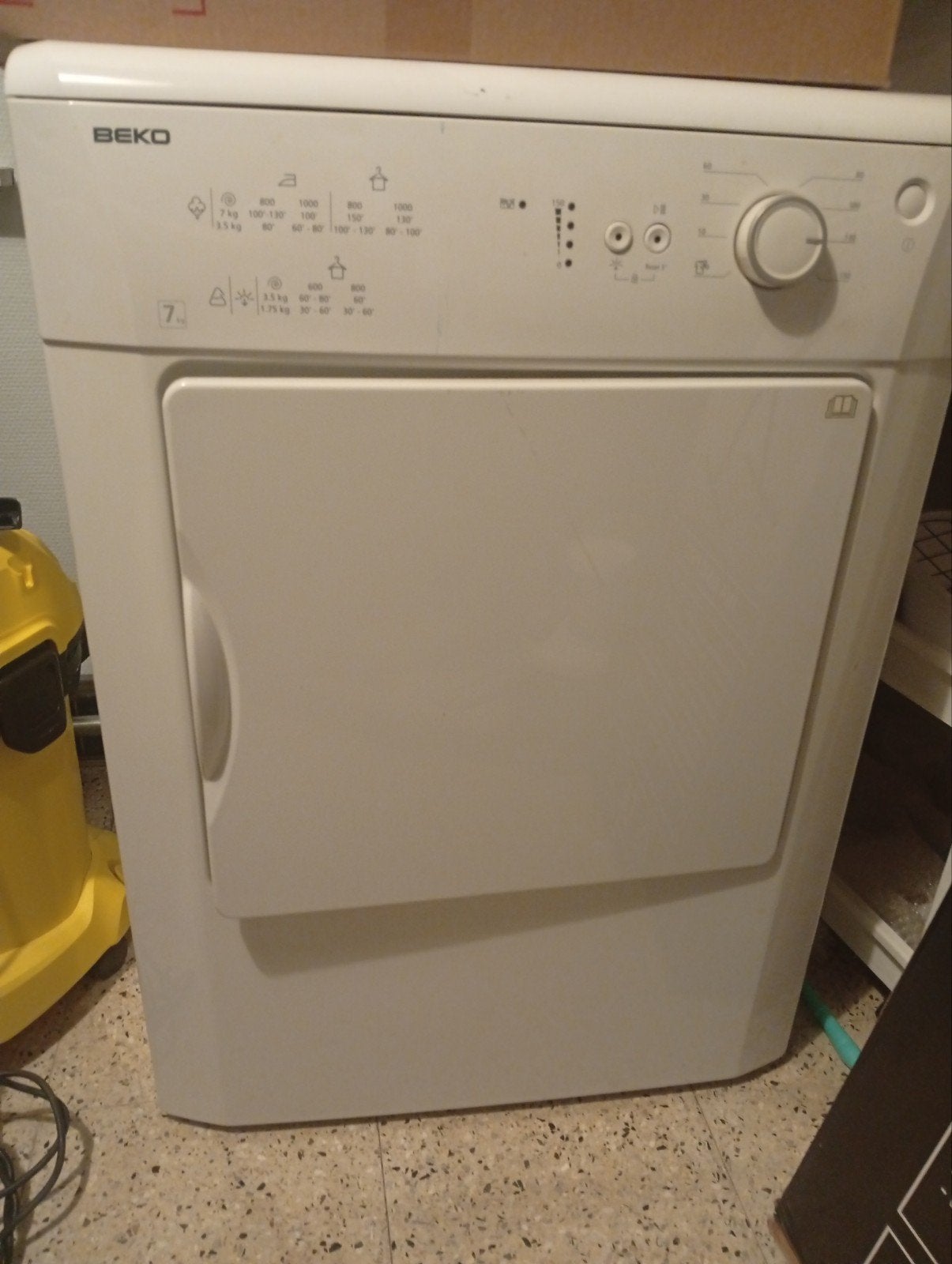 Droigkast, Elektronische apparatuur, Ophalen