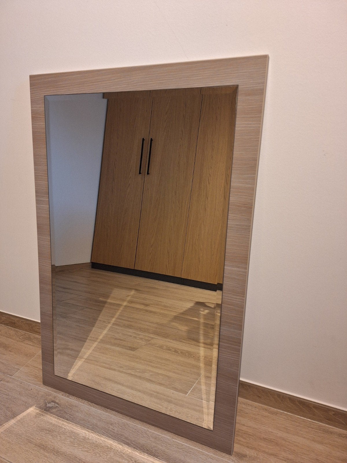 Moderne spiegel - rechthoekig 90x60 cm, Huis en Inrichting, Woonaccessoires | Spiegels, Ophalen, Zo goed als nieuw, Minder dan 100 cm