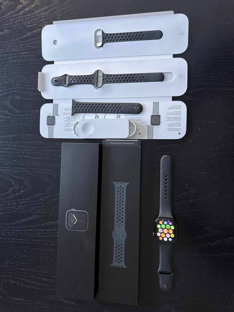 Apple Watch Nike S6 44 mm SP grijs aluminium, Ophalen, Conditie, Zo goed als nieuw