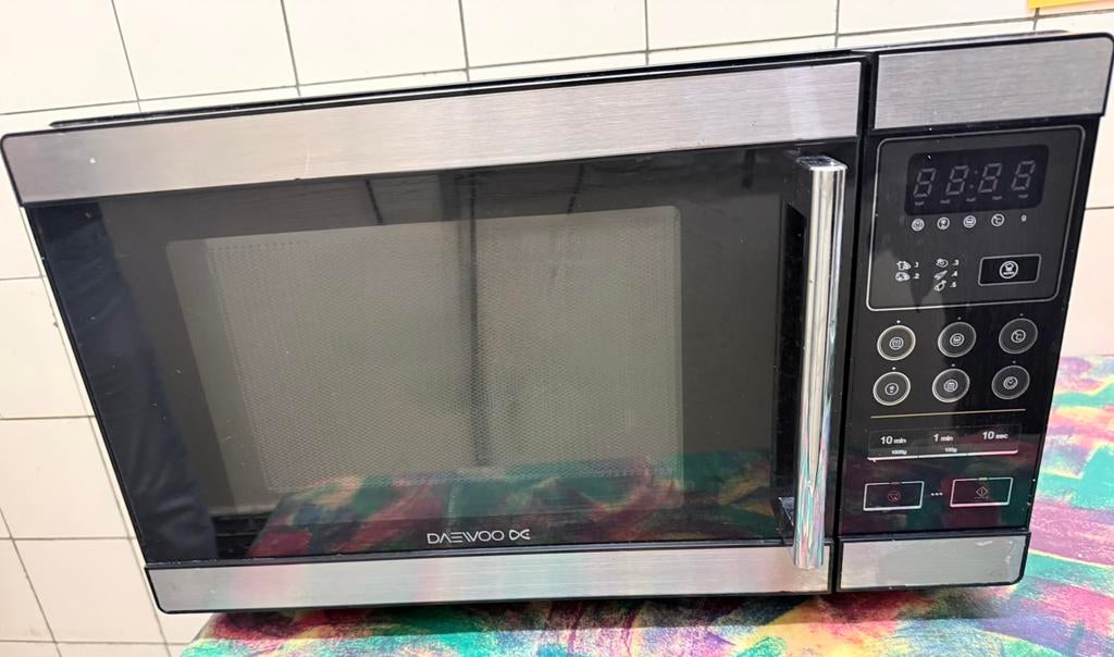 Micro-onde + grill Daewoo  Très bon état !, Electroménager, Gril, Enlèvement, Utilisé, 45 à 60 cm