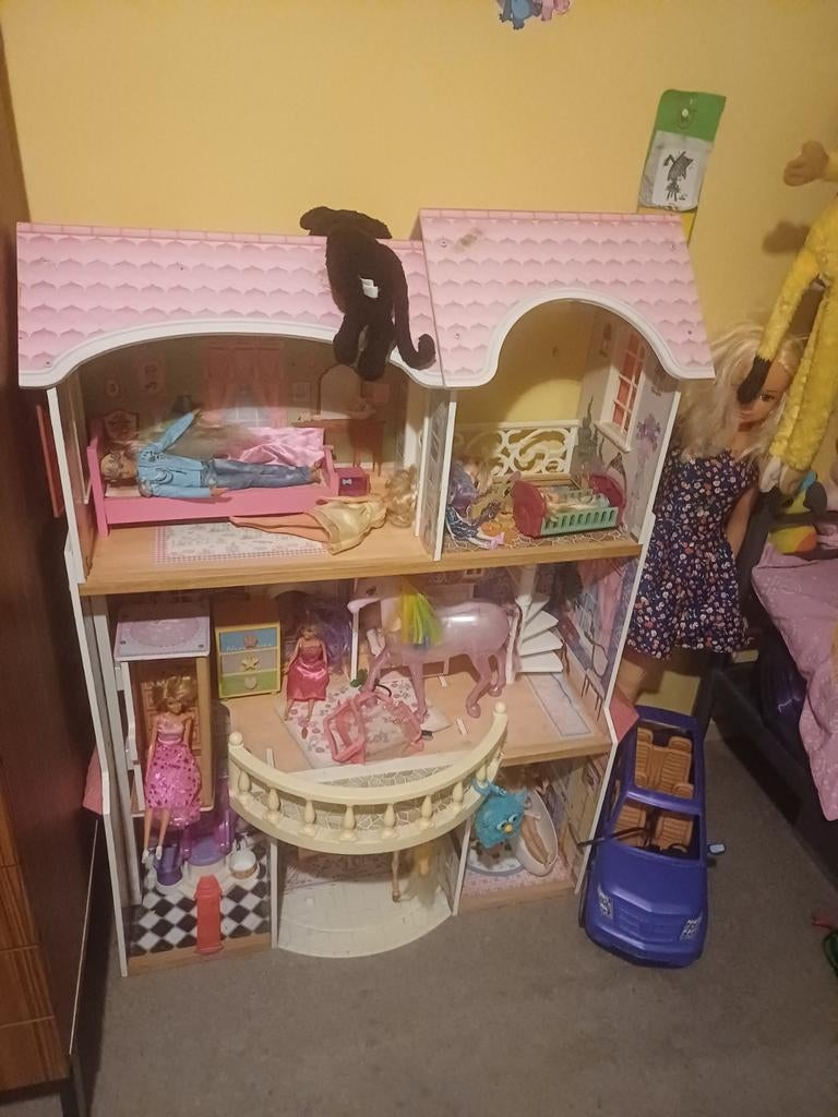 Allerlei Barbie en knuffels, Kinderen en Baby's, Speelgoed | Poppenhuizen, Ophalen of Verzenden