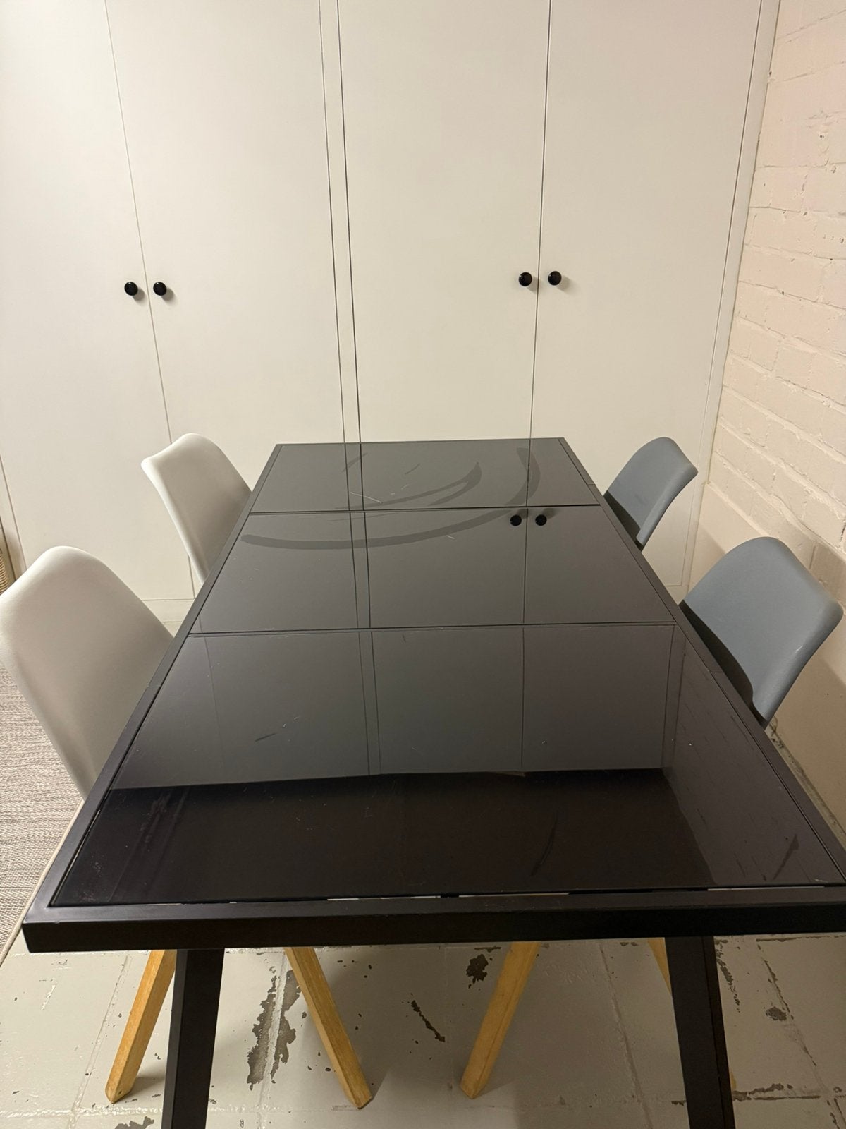 Eettafel met bij passende stoelen, Ophalen, Zo goed als nieuw