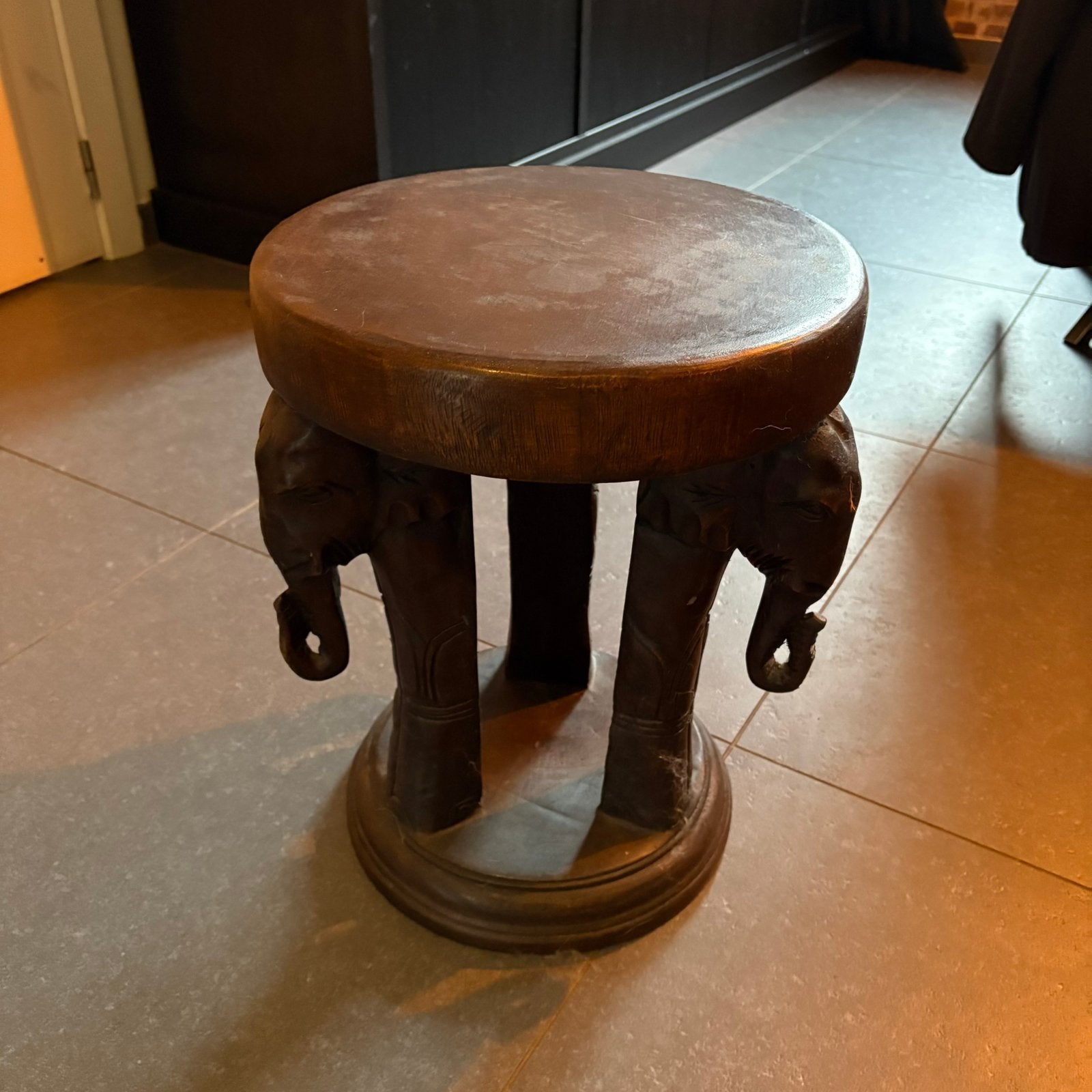 Bijzettafeltje Olifant., Enlèvement, Comme neuf, Bois