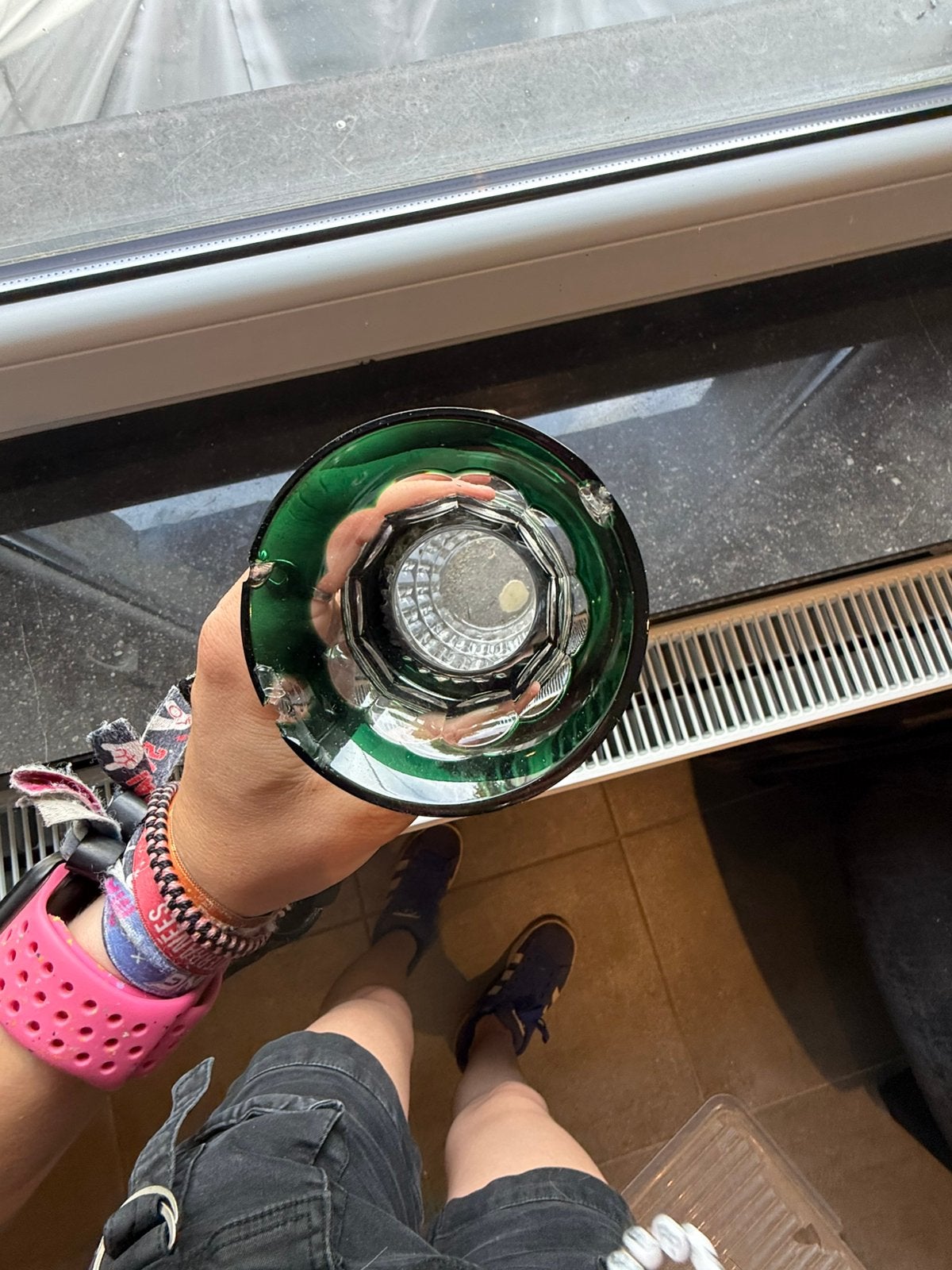 kleine geslepen kristallen vaas in Boheemse stijl, Huis en Inrichting, Ophalen, Gebruikt, Groen, Glas