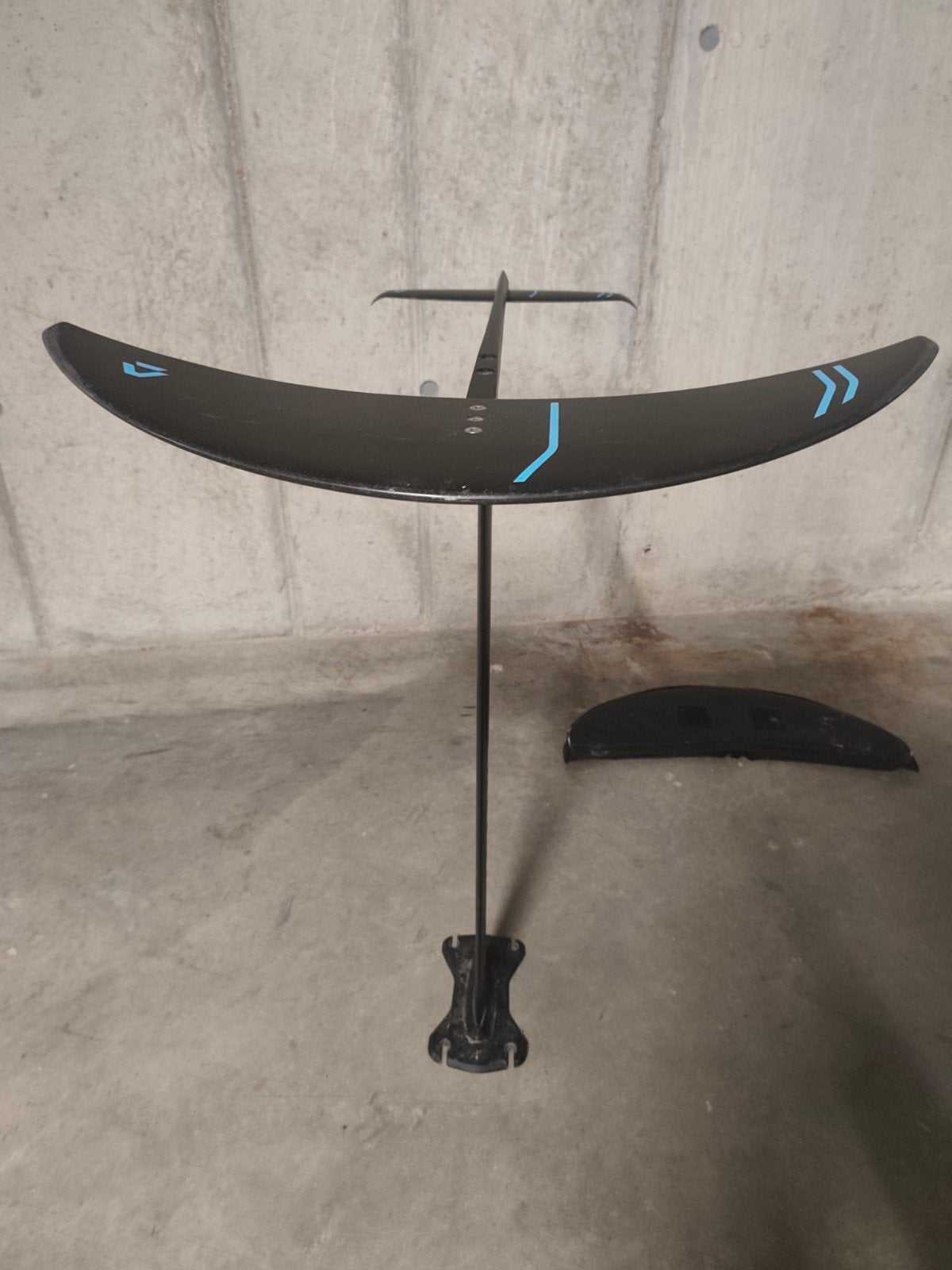 Duotone 950cm² foil met mast 90cm, Sports nautiques & Bateaux, Kitesurf, Enlèvement ou Envoi