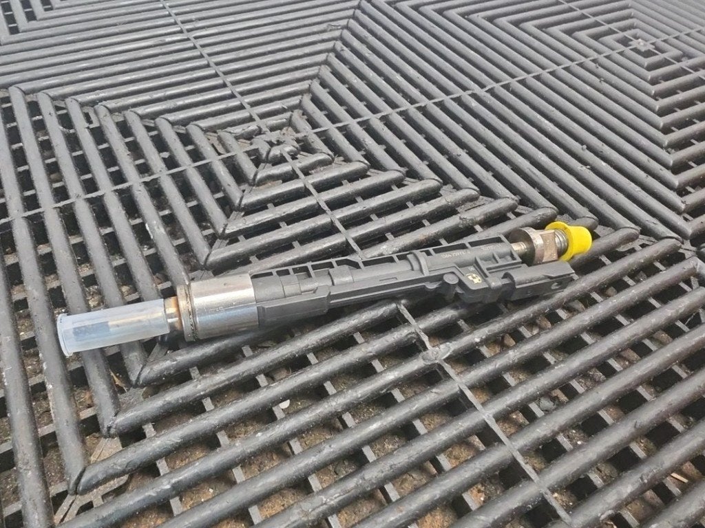 INJECTEUR BMW 4 serie (F32) (01-2013/02-2021), Autos : Pièces & Accessoires, Robert Bosch AG, Utilisé, BMW, Robert-Bosch-Allee 1
74232  Abstatt, DE